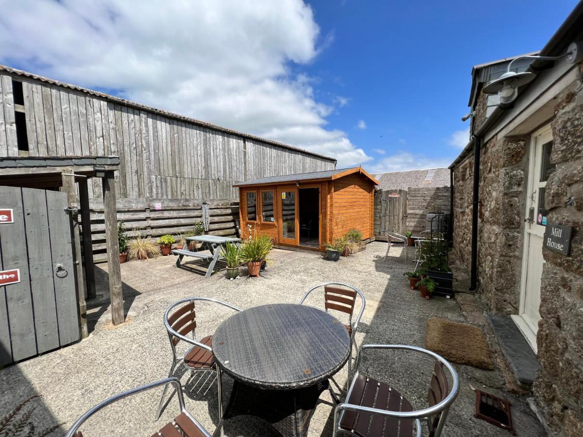 Lands End Hostel And B&B Sennen Bagian luar foto
