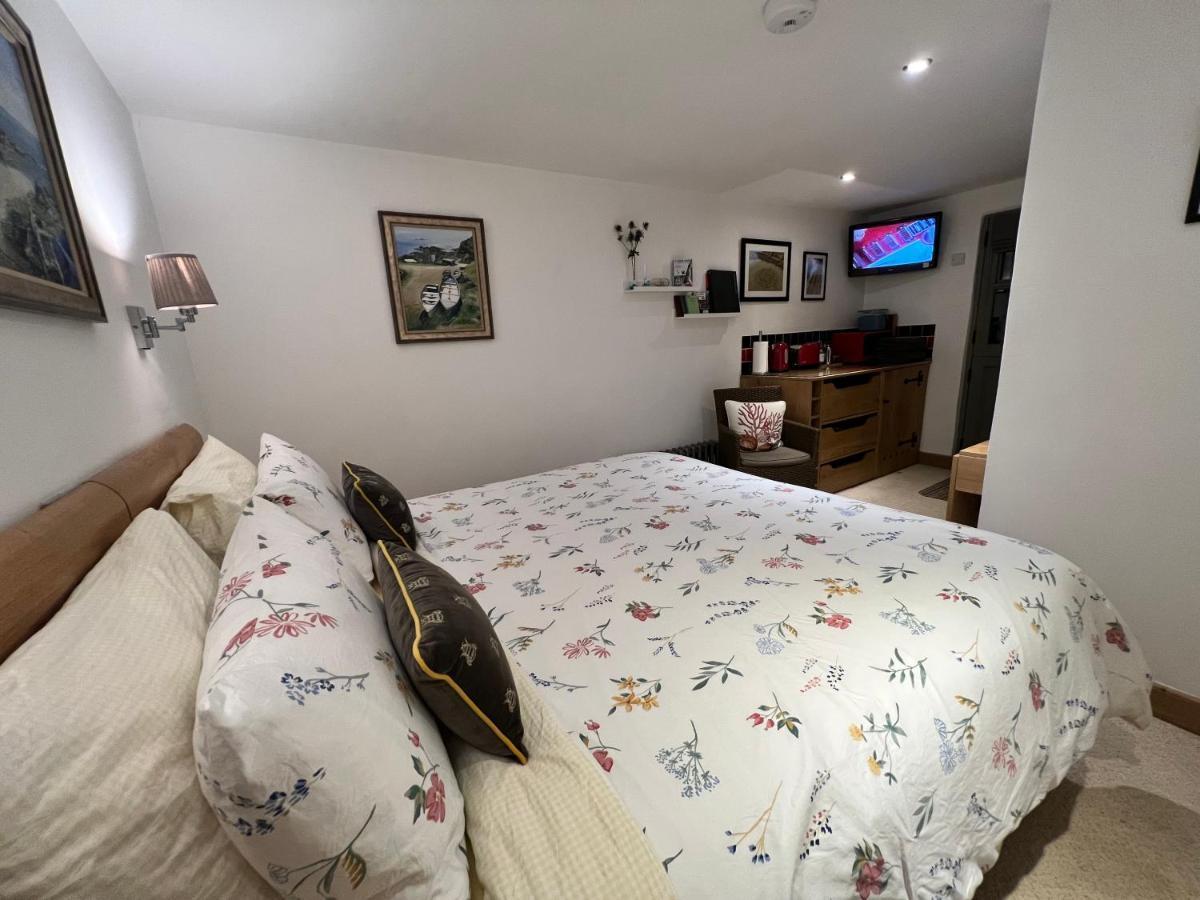 Lands End Hostel And B&B Sennen Bagian luar foto